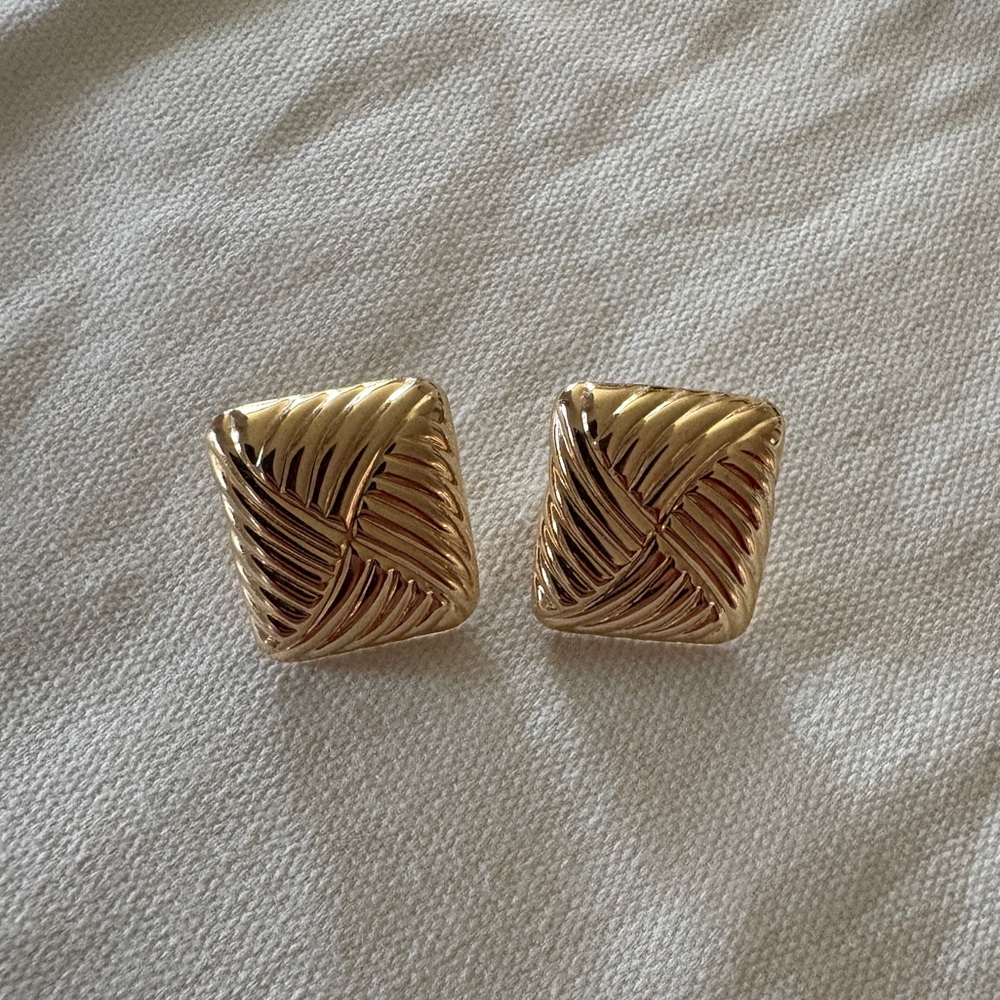 14k yellow gold vintage rectangle ribbed earrings